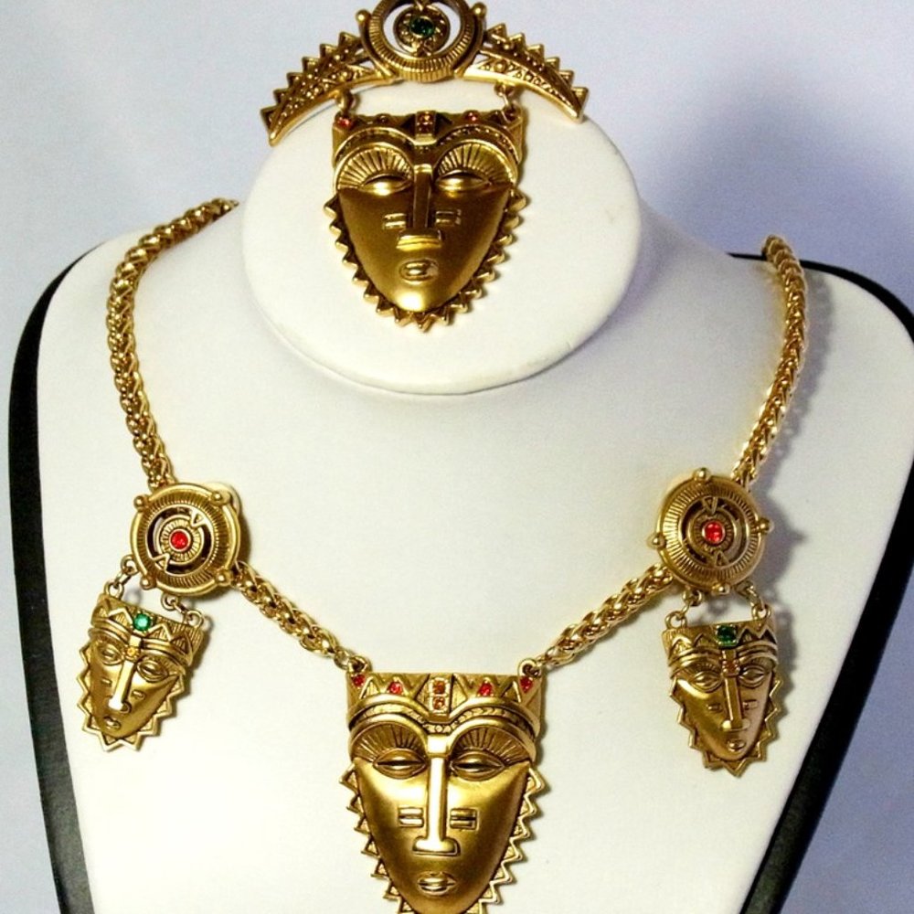 VINTAGE & RARE AVON AFRICAN MASK  JEWELRY SET